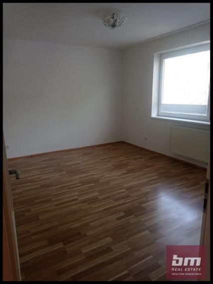 Prenájom - 2 izb. byt Lamač Malokarpatské Námestie