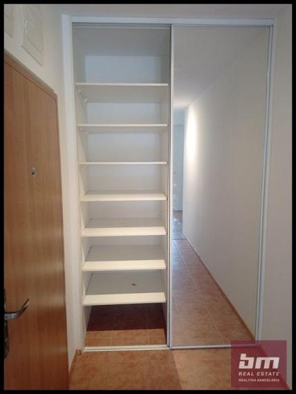 Prenájom - 2 izb. byt Lamač Malokarpatské Námestie