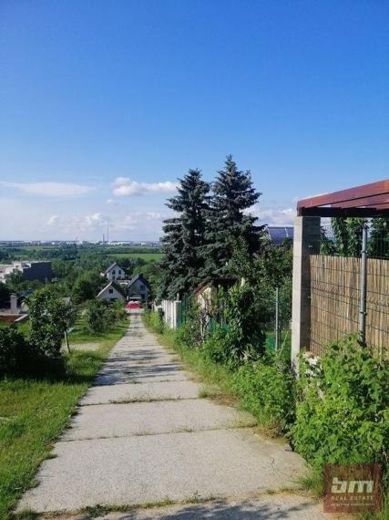 Predaj veľkorysého pozemku priamo pod lesom v Devínskej Novej Vsi - Vukovarská