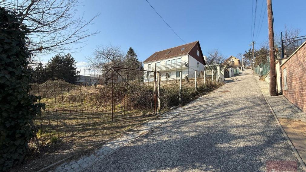 Predaj - exkluzívny pozemok na Kolibe, 18x39 m