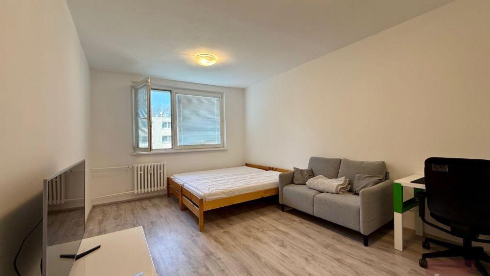 Prenájom - 1-izbový byt na začiatku Petržalky po kompletnej rekonštrukcii