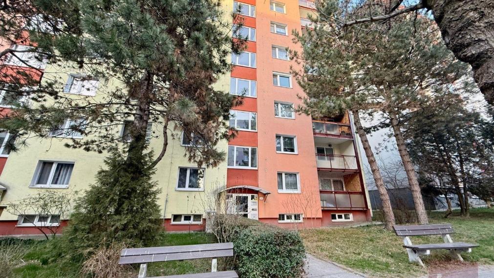 Predaj - krásny 3-izbový byt v Lamači s veľkou lodžiou