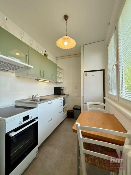 Prenájom - 1-izbový byt na začiatku Petržalky po kompletnej rekonštrukcii