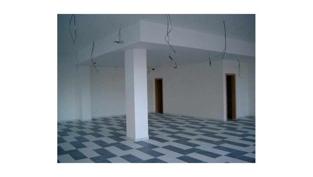 Prenájom - lukratívny obchodný priestor na  Šustekovej