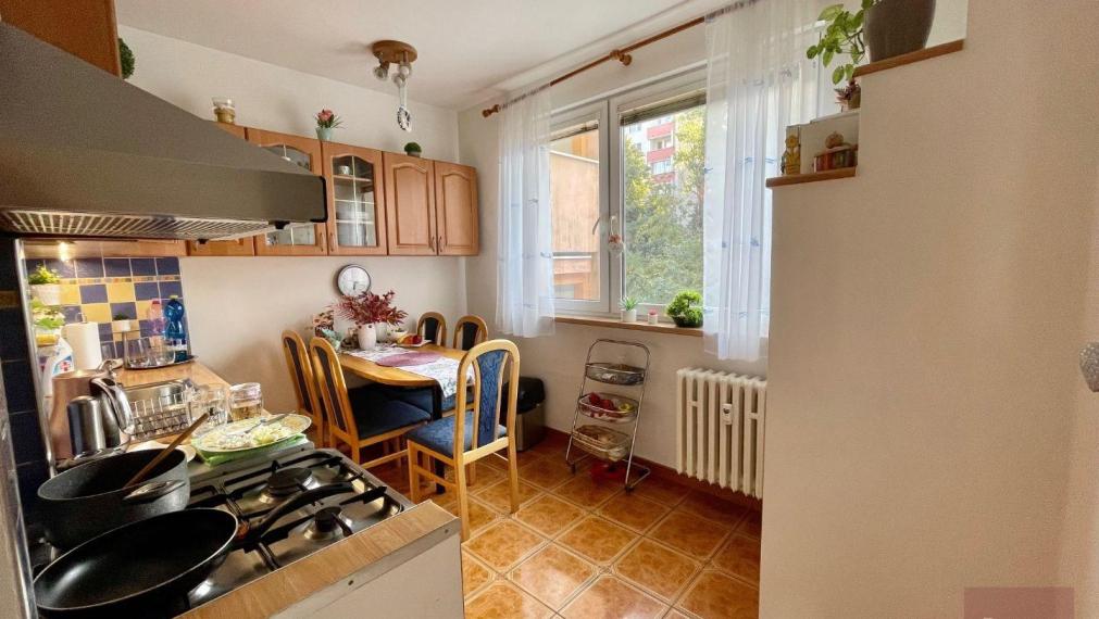 Predaj - veľmi pekný 4-izbový byt v Dúbravke s parkovaním