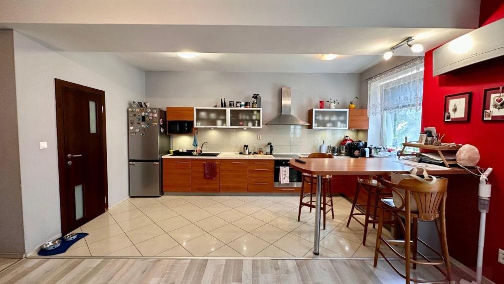 Predaj - veľmi pekný 3-izbový byt s terasou