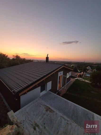 Predaj pozemku priamo pod lesom v Devínskej Novej Vsi