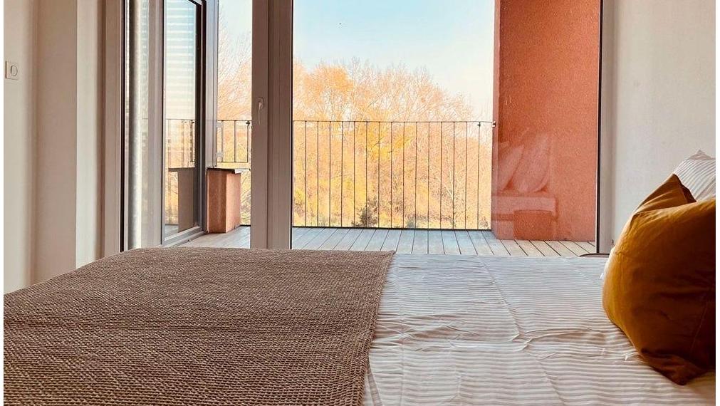 Prenájom 2 - izb. luxusného bytu s parkovaním v Karlovej Vsi - Staré Grunty