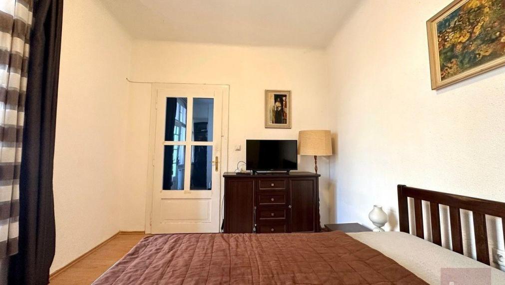 Predaj - Jedinečný  prvorepublikový 3 izbový byt na Pražskej ul.