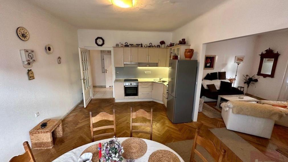 Predaj - Jedinečný  prvorepublikový 3 izbový byt na Pražskej ul.