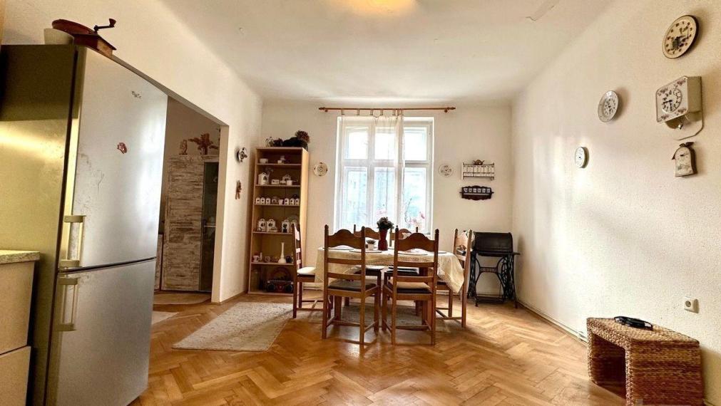 Predaj - Jedinečný  prvorepublikový 3 izbový byt na Pražskej ul.