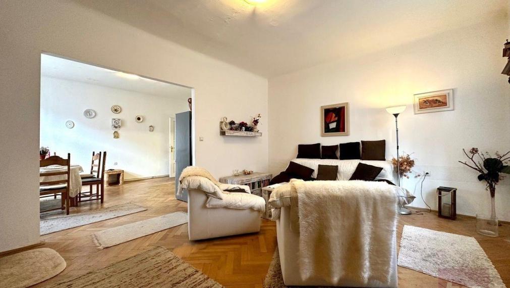 Predaj - Jedinečný  prvorepublikový 3 izbový byt na Pražskej ul.