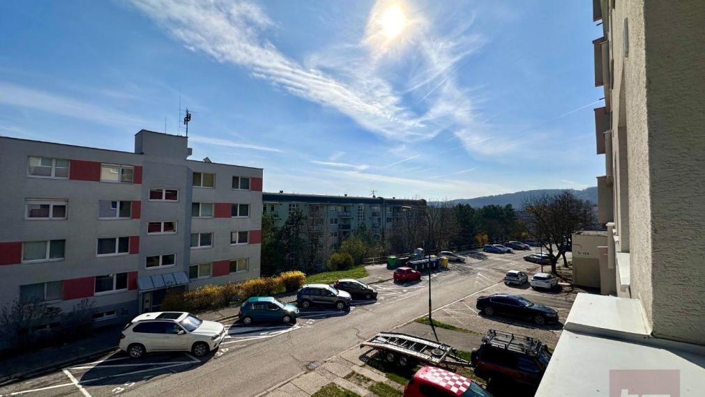 Predaj - 3-izbový byt v Dúbravke s možnosťou dokúpenia garáže