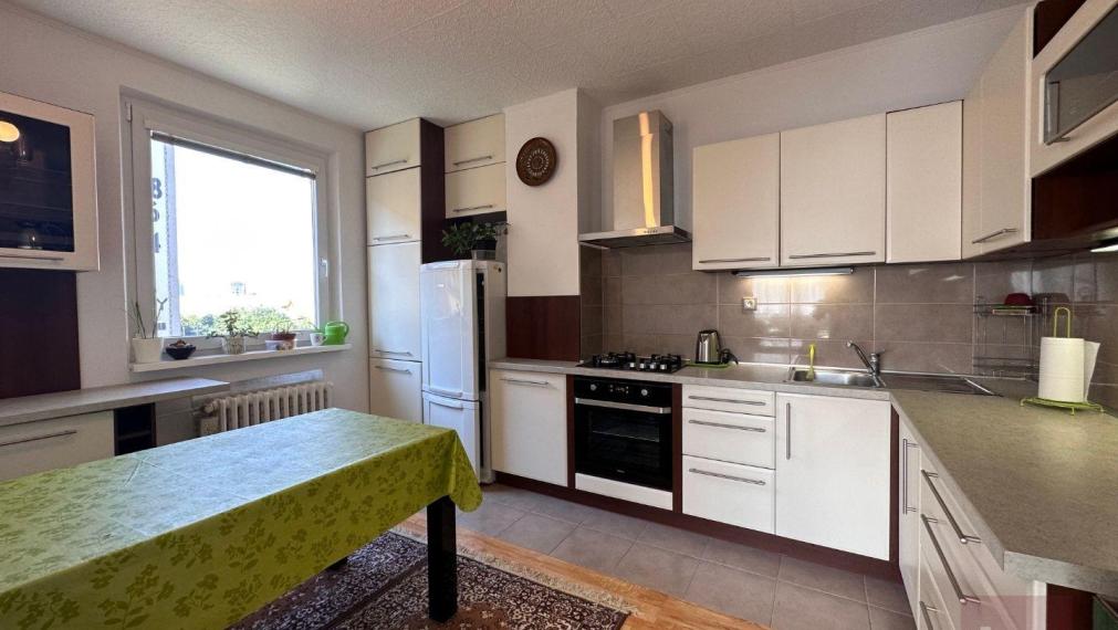 Prenájom - 2-izbový byt v Dúbravke