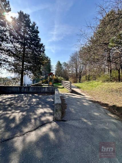 Predaj - 3-izbový byt v Dúbravke s možnosťou dokúpenia garáže