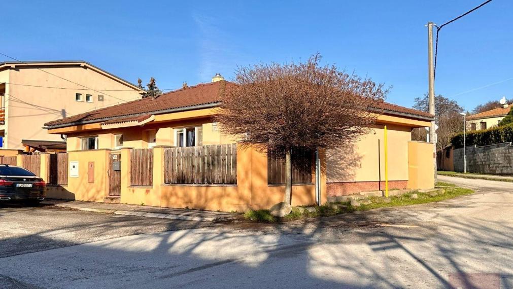Predaj - veľmi pekný rodinný dom v Limbachu