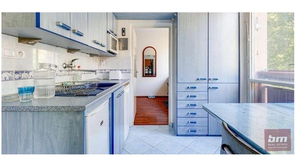 Predaj 2 - izb. bytu v Karlovej Vsi na Adámiho ul.