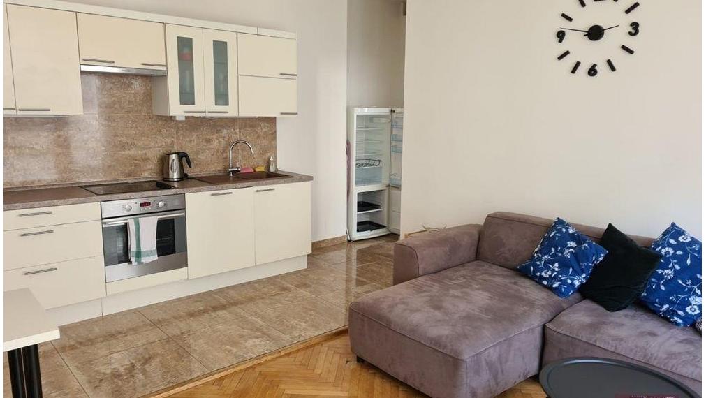 Prenájom 3 - izb. bytu na Gorkého ul.