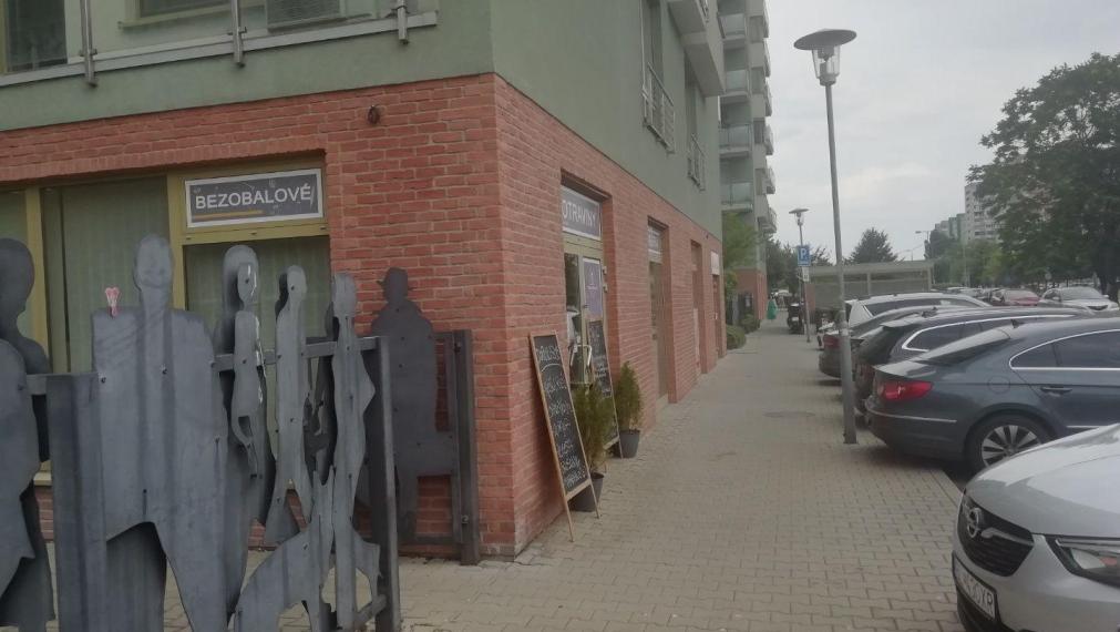 Prenájom - lukratívny obchodný priestor na Bosákovej ul.... Prenajaté