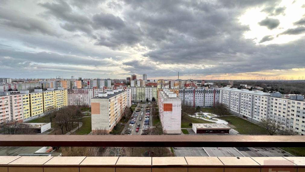 Predaj - pekný 2-izbový, slnečný byt s lodžiou na začiatku Petržalky