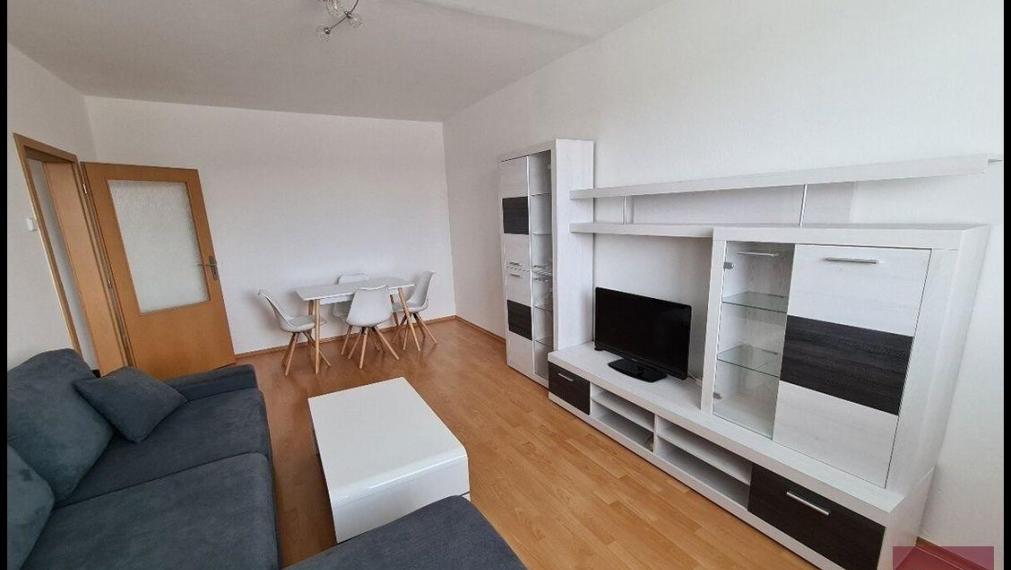 Prenájom 2 izb. byt v Petržalke Medveďovej ul.