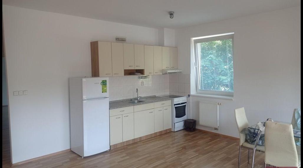 Prenájom - 2 izb. byt Lamač Malokarpatské Námestie