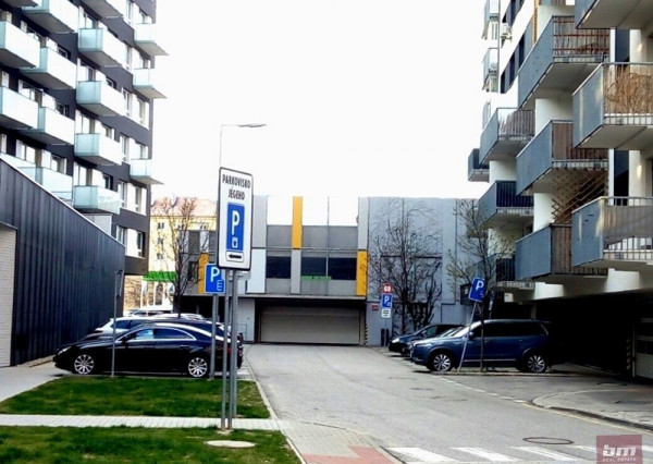 Prenájom parkovacieho miesta v garáži na Jégeho ul.