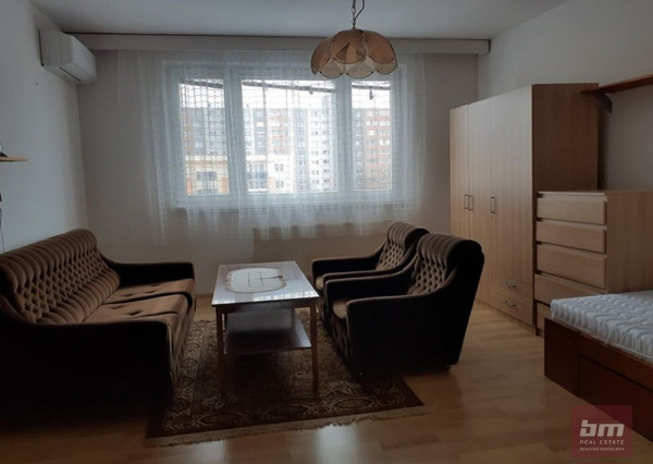 Prenájom 3 - izb. bytu s klimatizáciou v Petržalke na Gessayovej ul.