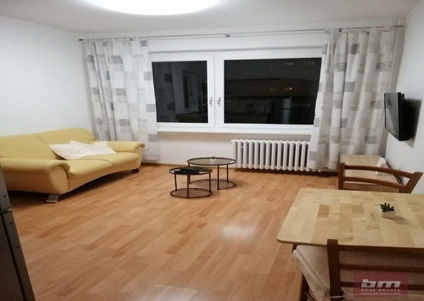 Prenájom 2 - izb. bytu s parkovacím miestom v Dúbravke na Chrobákovej ul.