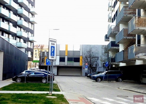 Prenájom parkovacieho miesta v garážovom dome na Jegeho ul.