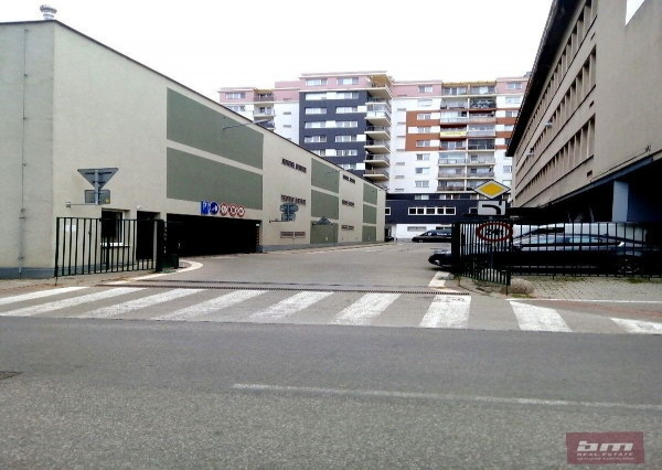 Prenájom parkovacieho miesta v garážovom dome na Mraziarenskej ul.